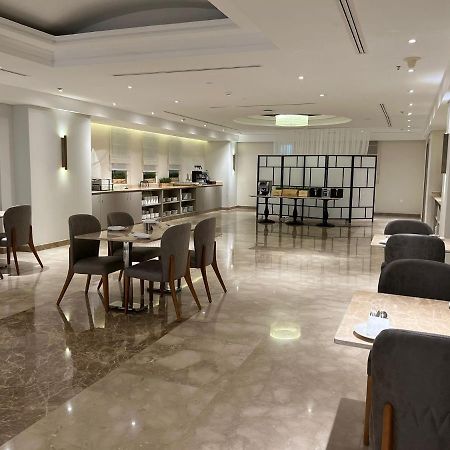 Gloria Hotel & Suites Ad Dawhah Esterno foto